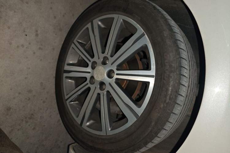 Used Peugeot 408 2018 230THP Automatic Luxury Edition Right Front Wheel Hub
