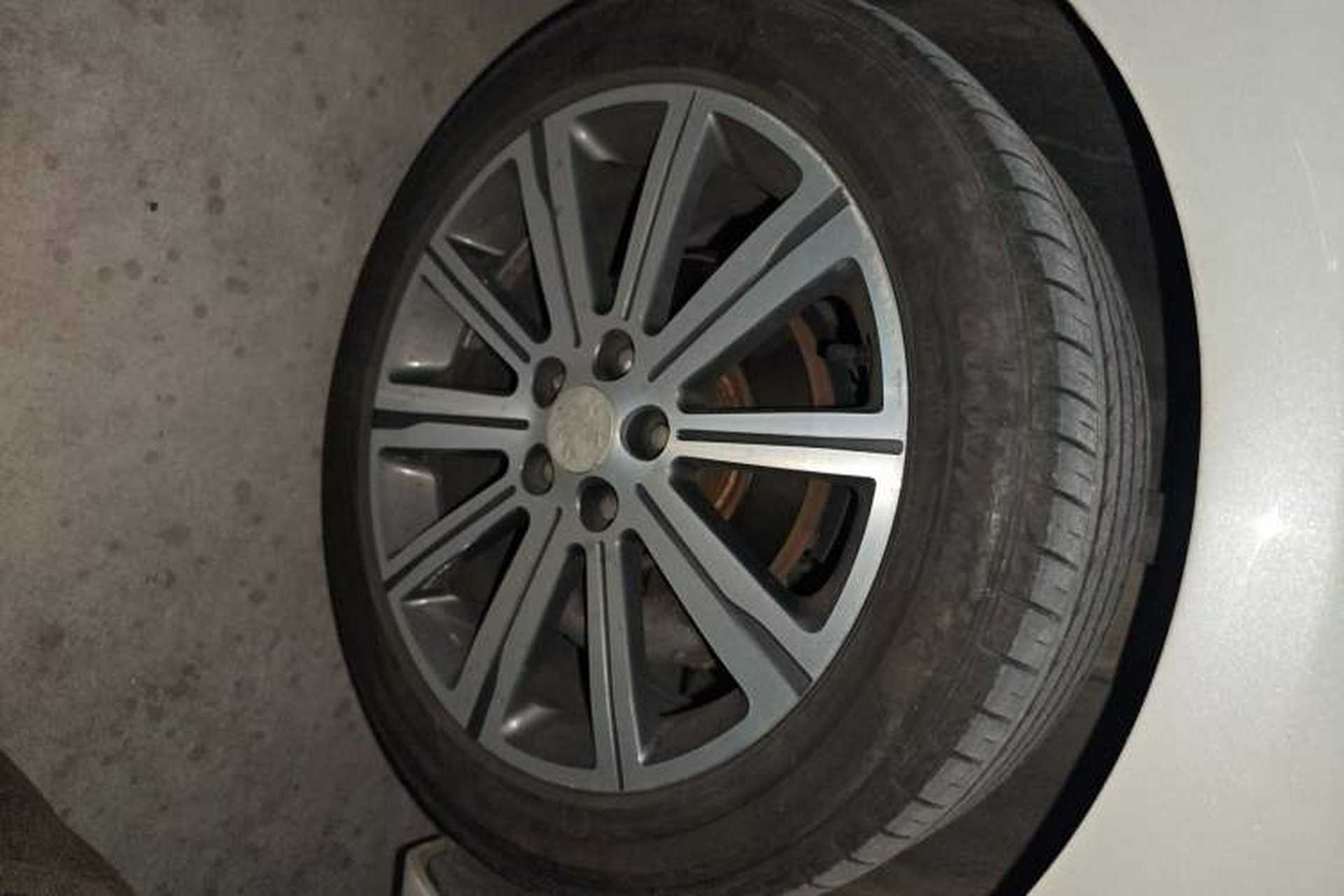 Used Peugeot 408 2018 230THP Automatic Luxury Edition Right Front Wheel Hub