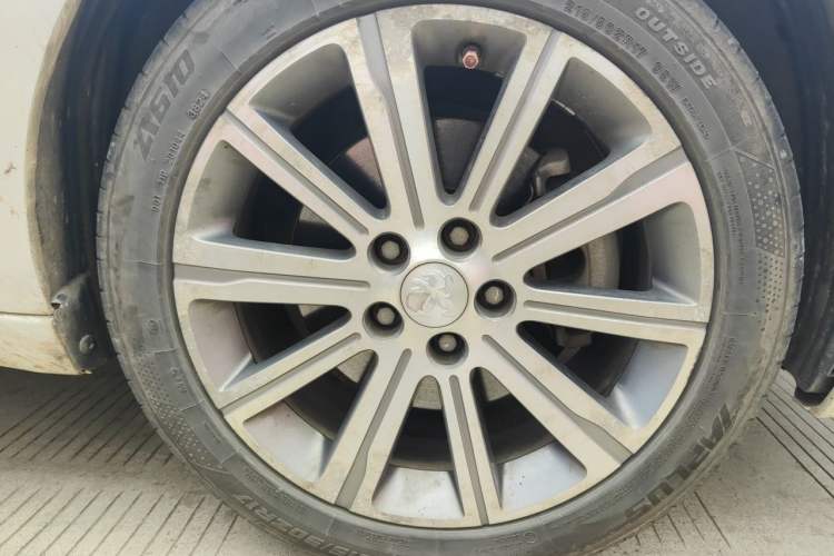Used Peugeot 408 2018 350THP Automatic Luxury Edition Right Front Wheel Hub