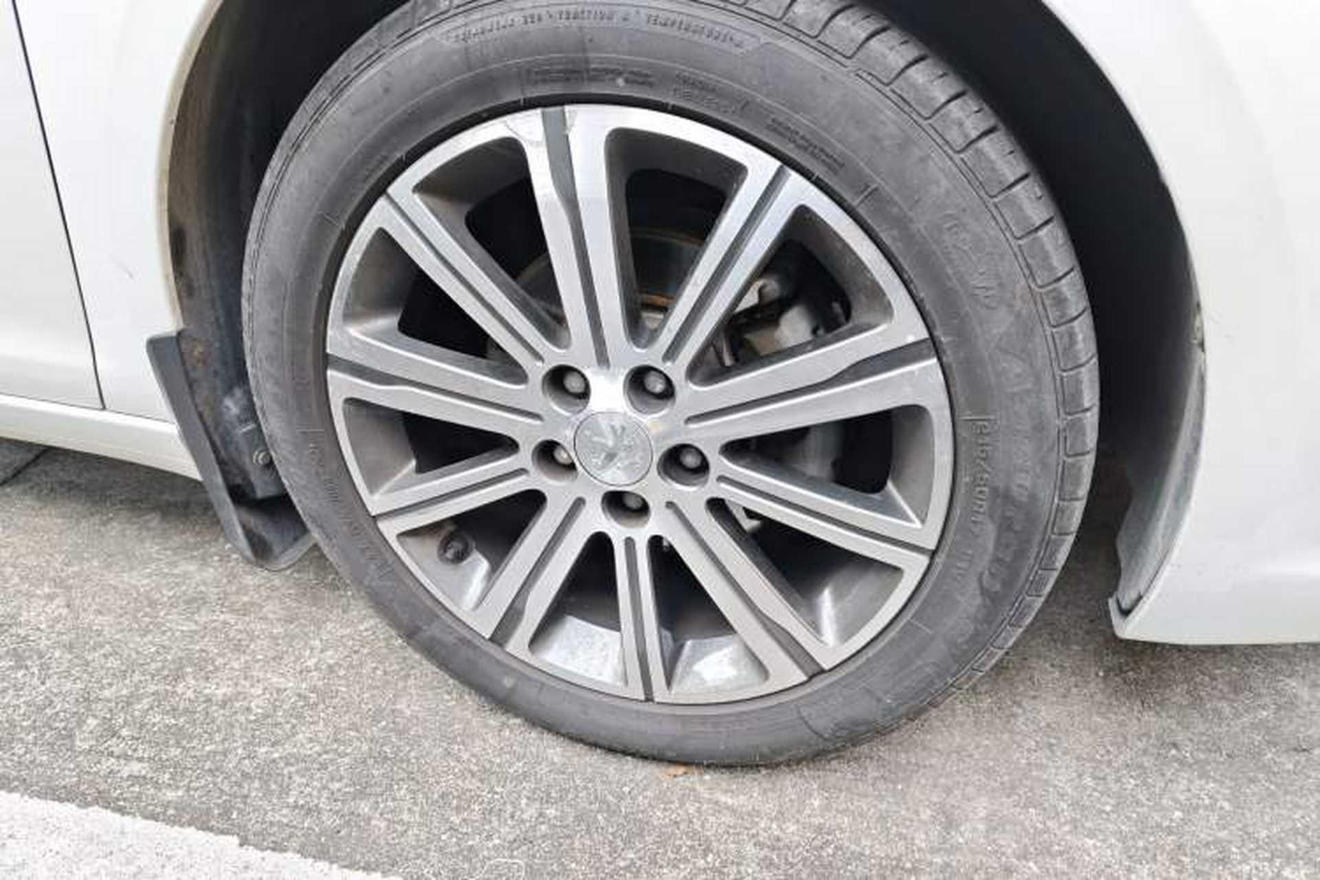Used Peugeot 408 2018 230THP Automatic Luxury Edition Right Front Wheel Hub