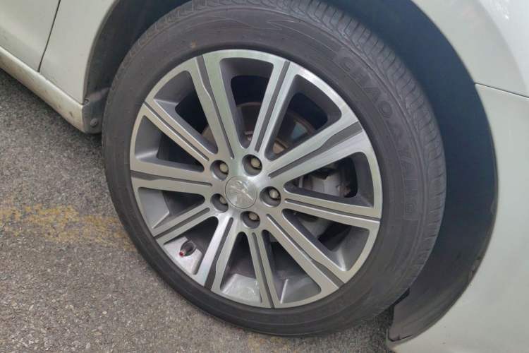Used Peugeot 408 2018 1.8L Automatic Luxury Edition Right Front Wheel Hub