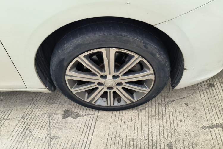 Used Peugeot 408 2018 Revised 350THP Automatic Luxury Edition Right Front Wheel Hub