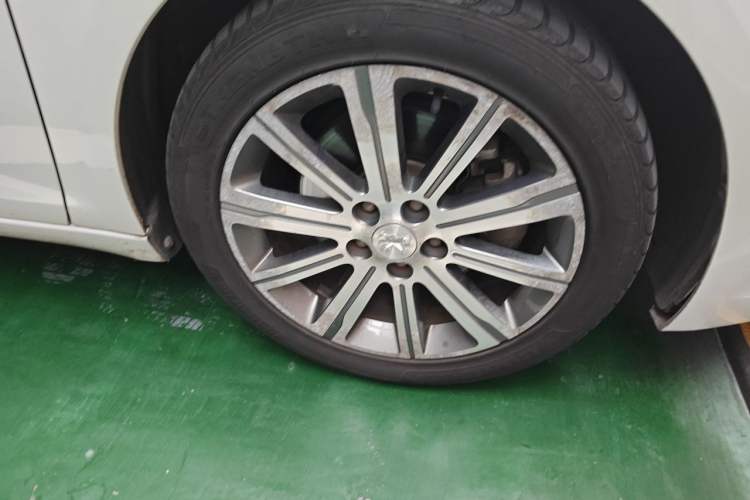 Used Peugeot 408 2018 350THP Automatic Luxury Edition Right Front Wheel Hub