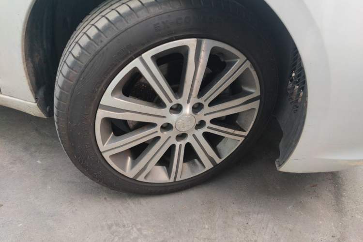 Used Peugeot 408 2018 Revised 350THP Automatic Luxury Edition Right Front Wheel Hub