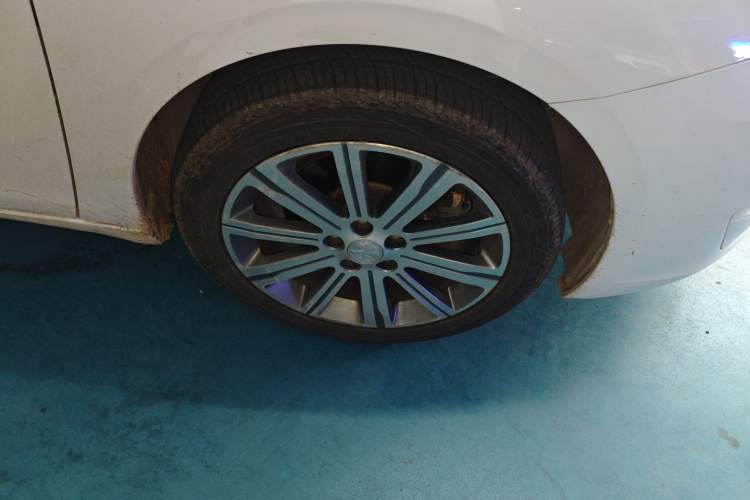 Used Peugeot 408 2018 350THP Automatic Luxury Edition Right Front Wheel Hub