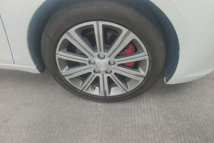 Used Peugeot 408 2018 350THP Automatic Luxury Edition Right Front Wheel Hub