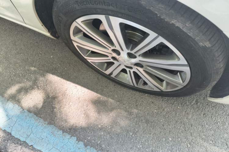 Used Peugeot 408 2018 350THP Automatic Luxury Edition Right Front Wheel Hub