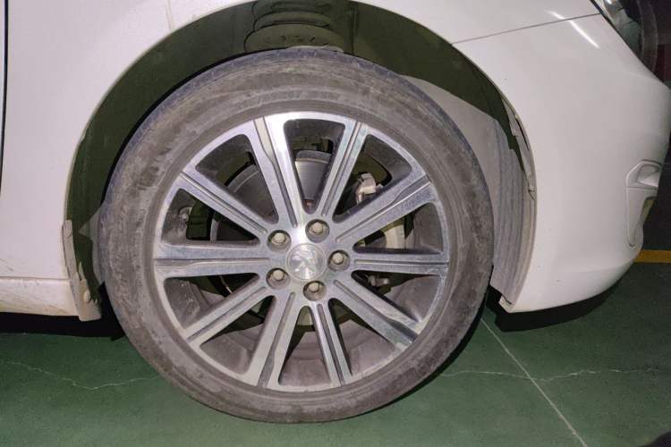 Used Peugeot 408 2018 350THP Automatic Luxury Edition Right Front Wheel Hub