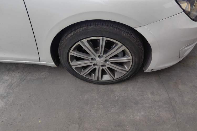 Used Peugeot 408 2018 350THP Automatic Luxury Edition Right Front Wheel Hub