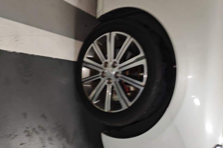 Used Peugeot 408 2018 350THP Automatic Luxury Edition Right Front Wheel Hub