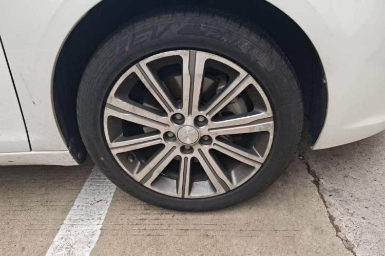 Used Peugeot 408 2018 350THP Automatic Luxury Edition Right Front Wheel Hub