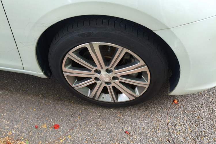 Used Peugeot 408 2018 350THP Automatic Luxury Edition Right Front Wheel Hub