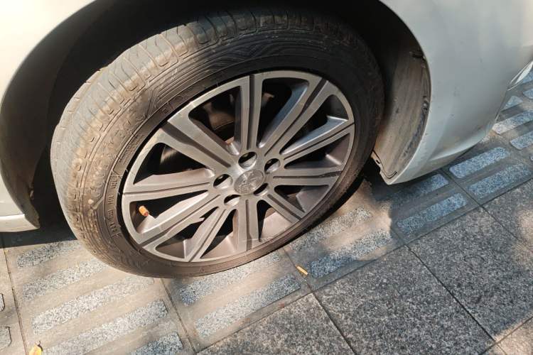 Used Peugeot 408 2018 350THP Automatic Luxury Edition Right Front Wheel Hub