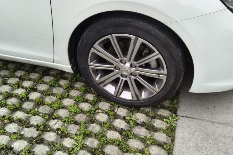 Used Peugeot 408 2018 Revised 350THP Automatic Luxury Edition Right Front Wheel Hub