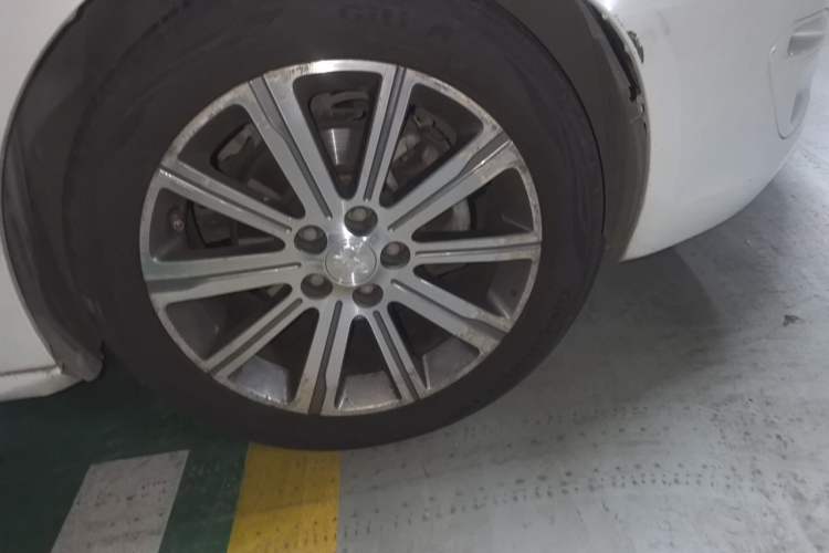 Used Peugeot 408 2018 1.8L Automatic Luxury Edition Right Front Wheel Hub
