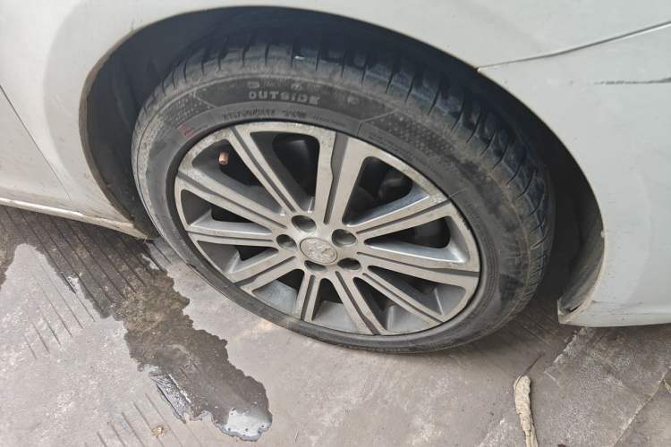 Used Peugeot 408 2018 350THP Automatic Luxury Edition Right Front Wheel Hub