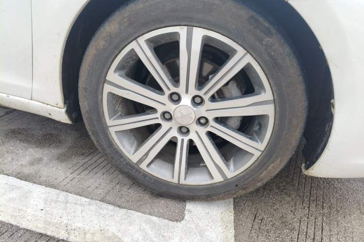Used Peugeot 408 2018 Revised Version 1.8L Automatic Luxury Edition Right Front Wheel Hub