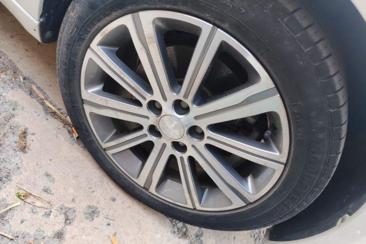 Used Peugeot 408 2018 350THP Automatic Luxury Edition Right Front Wheel Hub