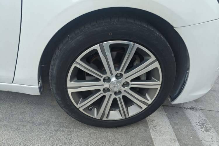 Used Peugeot 408 2018 350THP Automatic Luxury Edition Right Front Wheel Hub