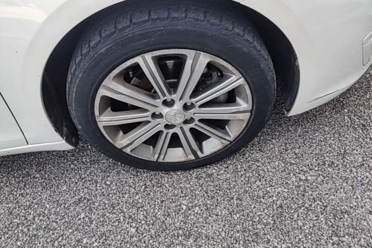 Used Peugeot 408 2018 350THP Automatic Luxury Edition Right Front Wheel Hub