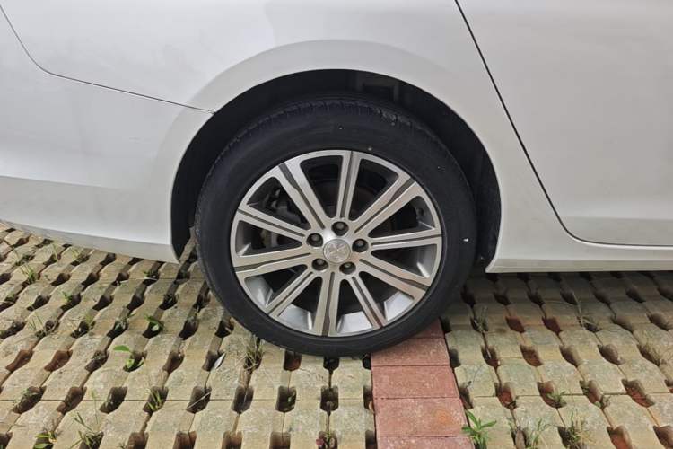 Used Peugeot 408 2018 350THP Automatic Luxury Edition Right Rear Wheel Hub