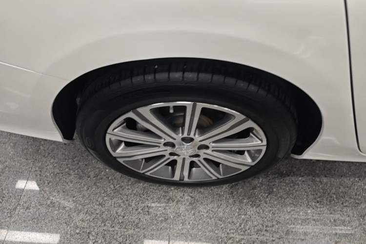 Used Peugeot 408 2018 Revised 350THP Automatic Luxury Edition Right Rear Wheel Hub