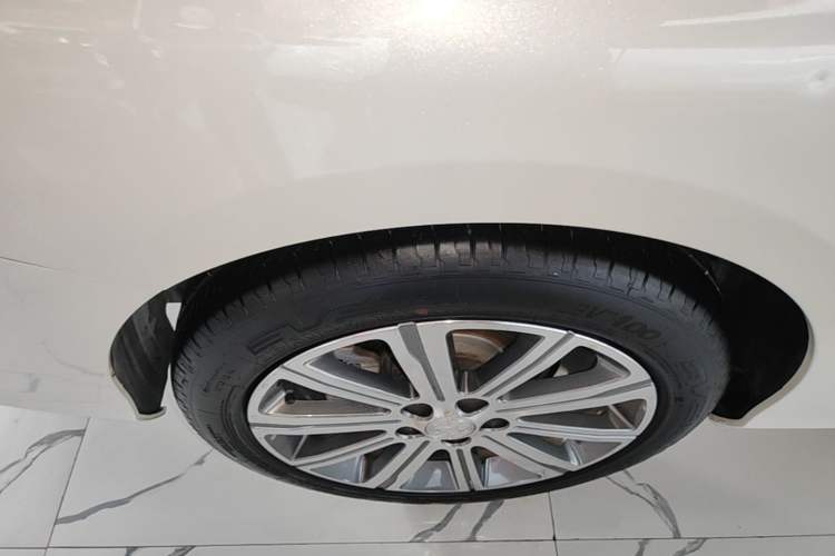 Used Peugeot 408 2018 350THP Automatic Luxury Edition Right Rear Wheel Hub