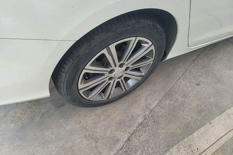 Used Peugeot 408 2018 350THP Automatic Luxury Edition Right Rear Wheel Hub