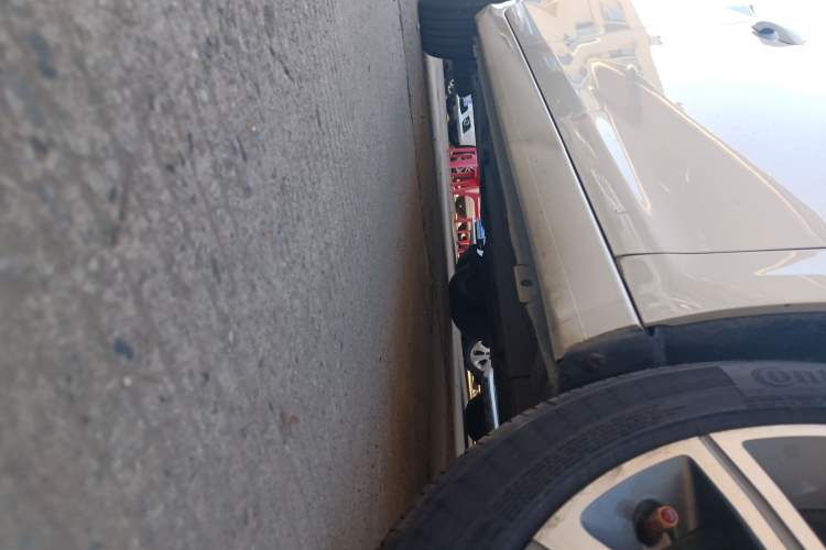 Used Peugeot 408 2018 350THP Automatic Luxury Edition Right Side Sill