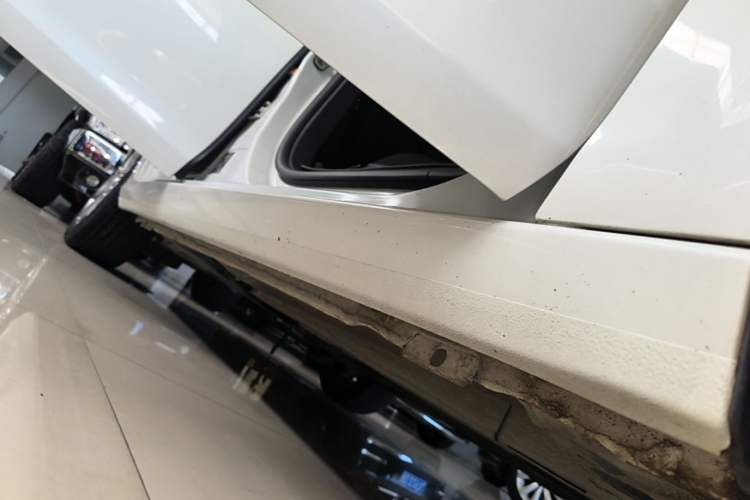 Used Peugeot 408 2018 350THP Automatic Luxury Edition Right Side Sill