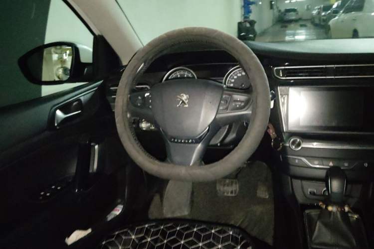 Used Peugeot 408 2018 Revised Version 1.8L Automatic Luxury Edition Steering Wheel