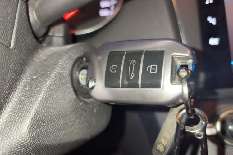 Used Peugeot 408 2018 Revised Version 1.8L Automatic Luxury Edition Vehicle Key