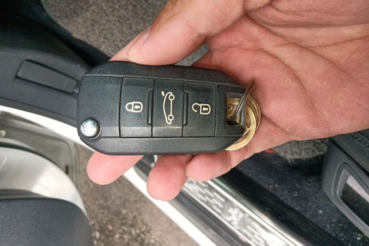 Used Peugeot 408 2018 Revised Version 1.8L Automatic Luxury Edition Vehicle Key