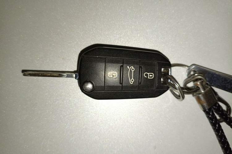 Used Peugeot 408 2018 Revised Version 1.8L Automatic Luxury Edition Vehicle Key