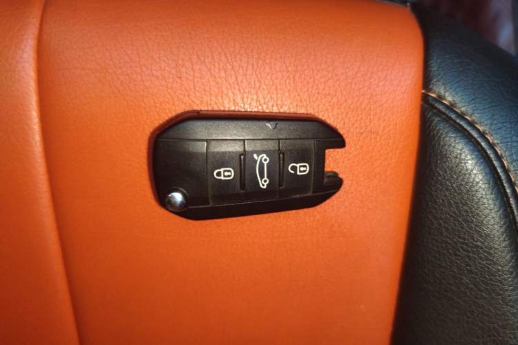 Used Peugeot 408 2018 Revised Version 1.8L Automatic Luxury Edition Vehicle Key