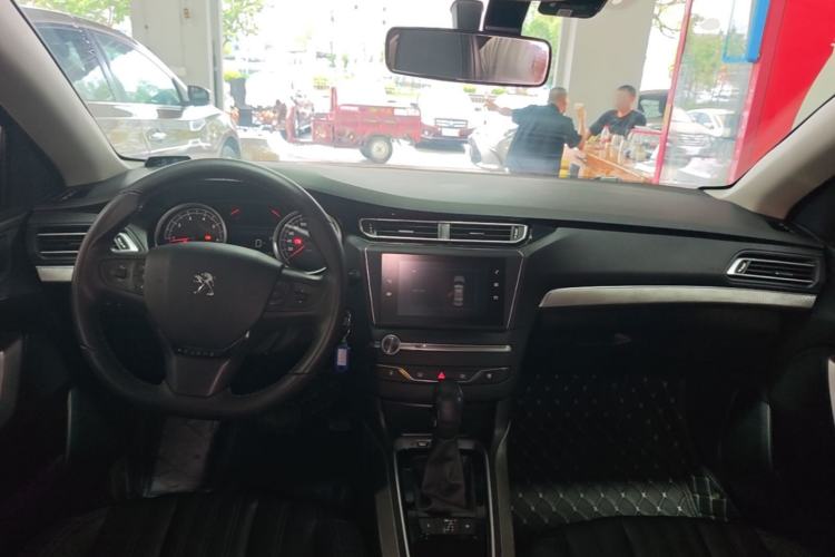 Used Peugeot 408 2019 360THP Automatic Luxury Edition China VI Standard Center Console