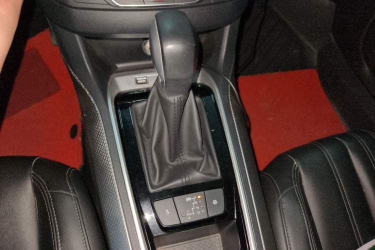 Used Peugeot 408 2019 230THP Automatic Luxury Edition China V Standard Gear Lever