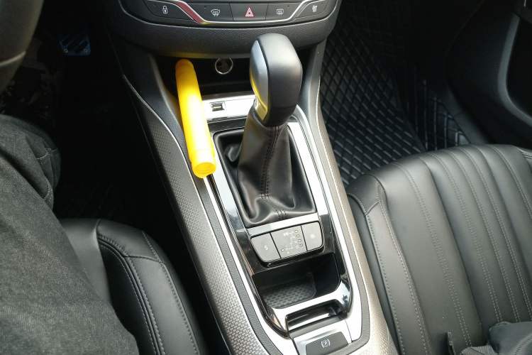 Used Peugeot 408 2019 230THP Automatic Luxury Edition China V Standard Gear Lever