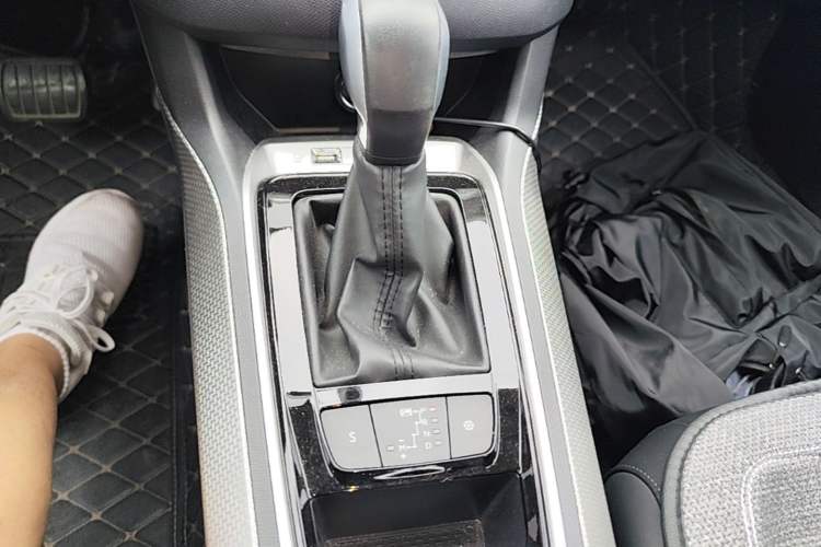 Used Peugeot 408 2019 230THP Automatic Luxury Edition China V Standard Gear Lever