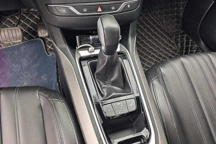 Used Peugeot 408 2019 230THP Automatic Luxury Edition China V Standard Gear Lever