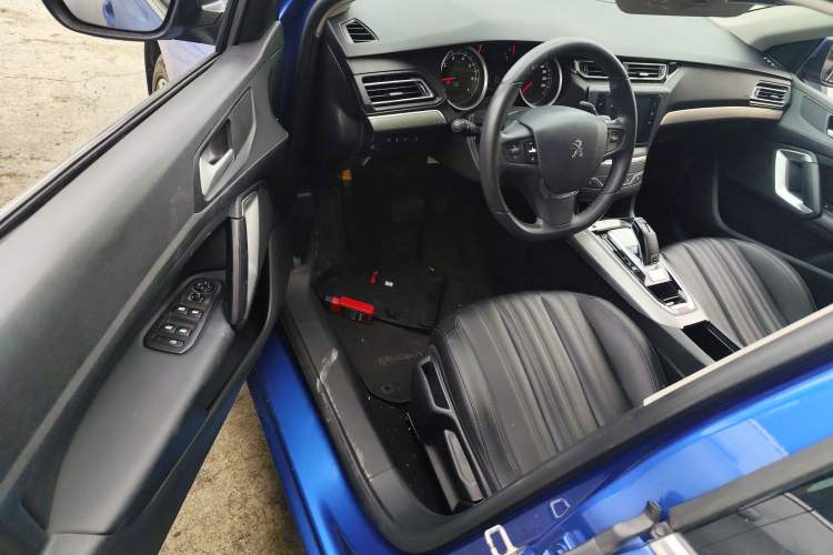 Used Peugeot 408 2019 230THP Automatic Luxury Edition China VI Standard Interior 3