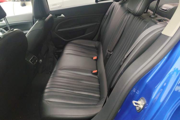 Used Peugeot 408 2019 230THP Automatic Luxury Edition China VI Standard Interior 4