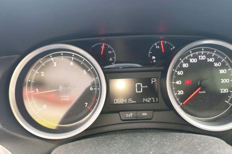 Used Peugeot 408 2019 230THP Automatic Luxury Edition China VI Standard Odometer Close Up