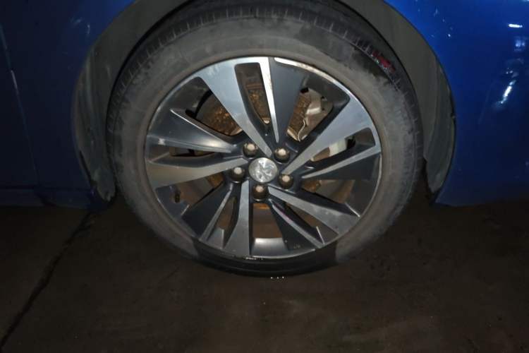 Used Peugeot 408 2019 350THP Automatic Luxury Edition China V Standard Right Front Wheel Hub