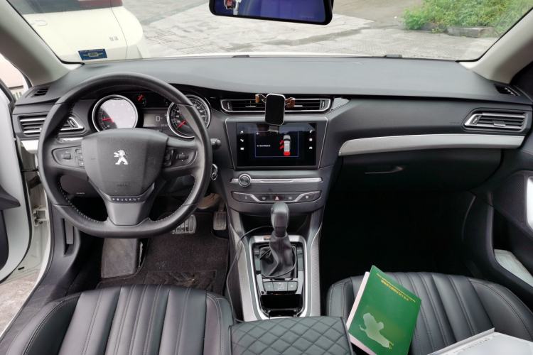 Used Peugeot 408 2019 360THP Automatic Luxury Edition China VI Standard Center Console