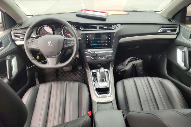 Used Peugeot 408 2019 230THP Automatic Luxury Edition China VI Standard Center Console
