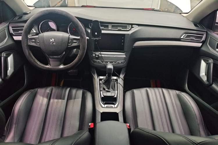Used Peugeot 408 2019 360THP Automatic Luxury Edition China VI Standard Center Console