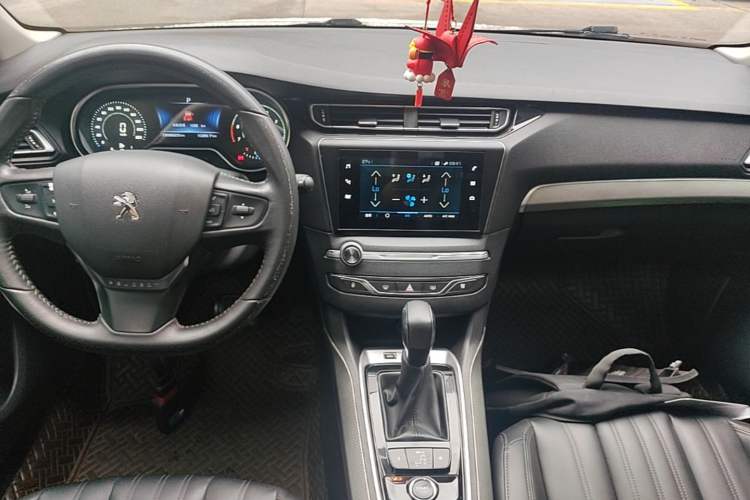 Used Peugeot 408 2019 360THP Automatic Luxury Edition China VI Standard Center Console