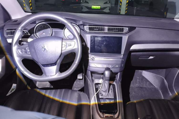Used Peugeot 408 2019 360THP Automatic Luxury Edition China VI Standard Center Console