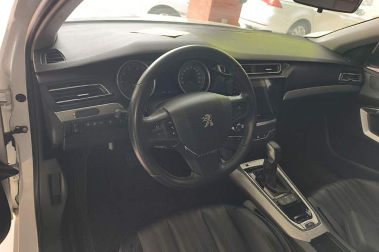 Used Peugeot 408 2019 360THP Automatic Luxury Edition China VI Standard Center Console